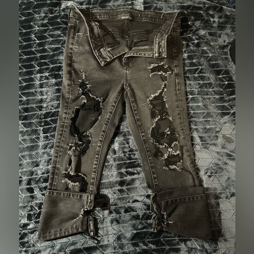 American Eagle Outfitters//Black Washed Distressed High-Rise Skinny Jeans